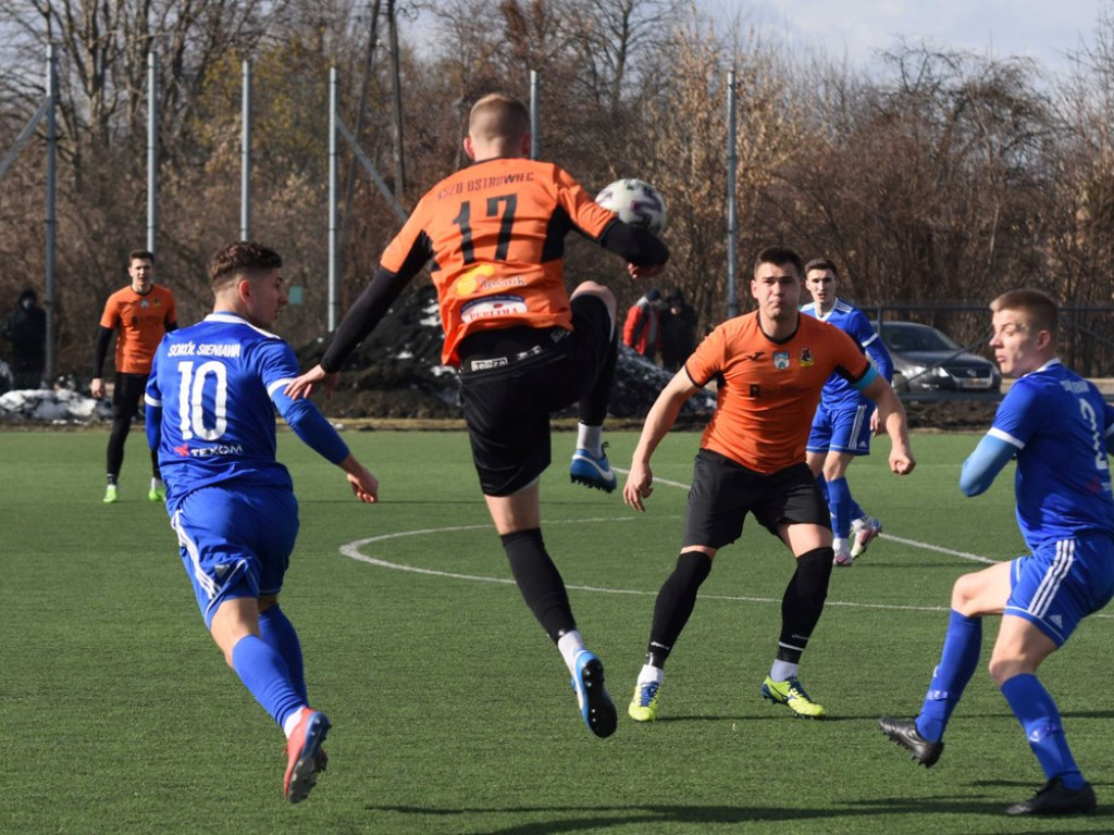 III liga piłkarska. Grupa IV. *KP KSZO 1929 Ostrowiec Świętokrzyski - Sokół Sieniawa 1:0
