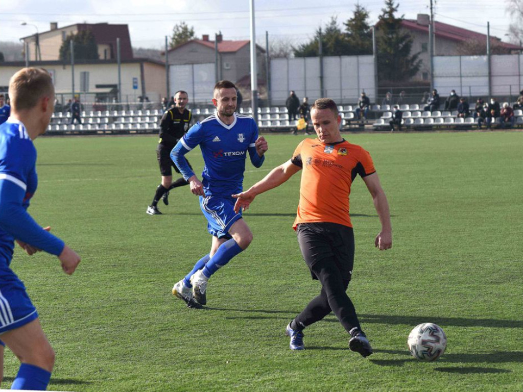 III liga piłkarska. Grupa IV. *KP KSZO 1929 Ostrowiec Świętokrzyski - Sokół Sieniawa 1:0