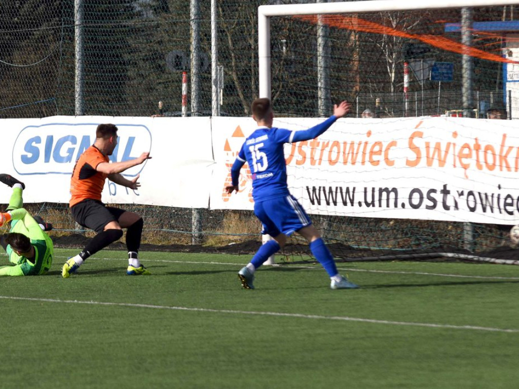 III liga piłkarska. Grupa IV. *KP KSZO 1929 Ostrowiec Świętokrzyski - Sokół Sieniawa 1:0
