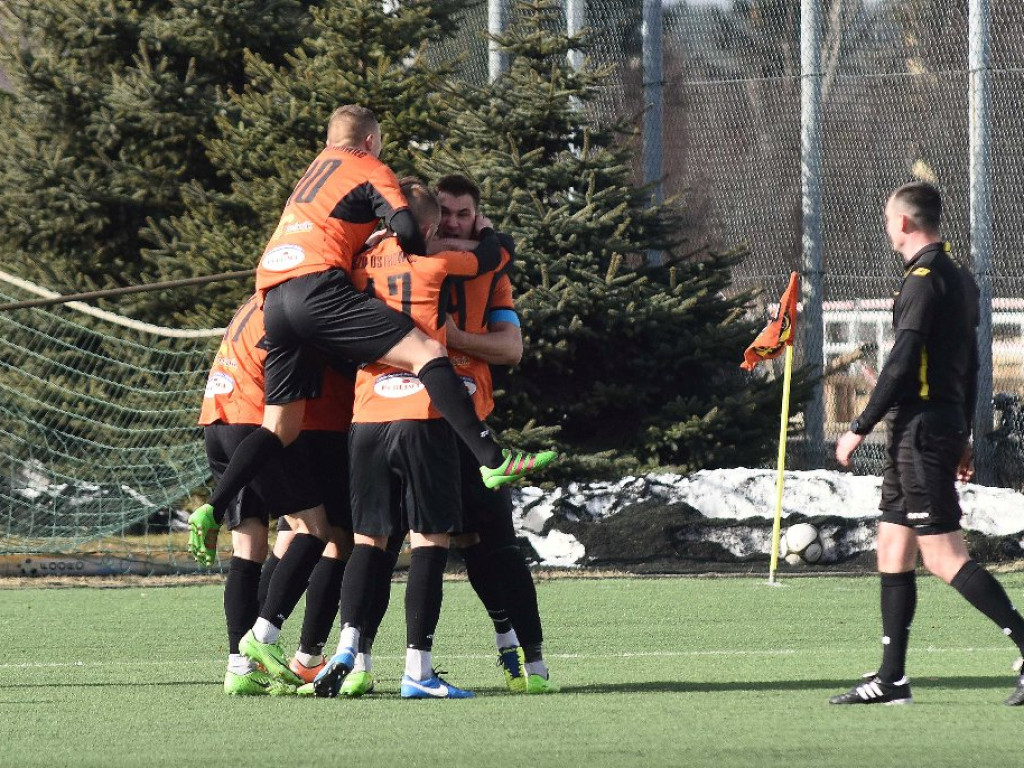 III liga piłkarska. Grupa IV. *KP KSZO 1929 Ostrowiec Świętokrzyski - Sokół Sieniawa 1:0