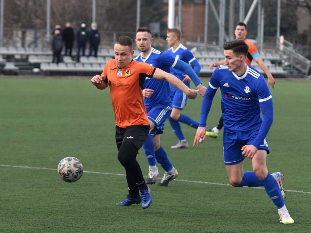 III liga piłkarska. Grupa IV. *KP KSZO 1929 Ostrowiec Świętokrzyski - Sokół Sieniawa 1:0