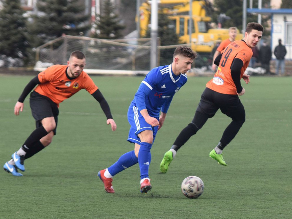 III liga piłkarska. Grupa IV. *KP KSZO 1929 Ostrowiec Świętokrzyski - Sokół Sieniawa 1:0