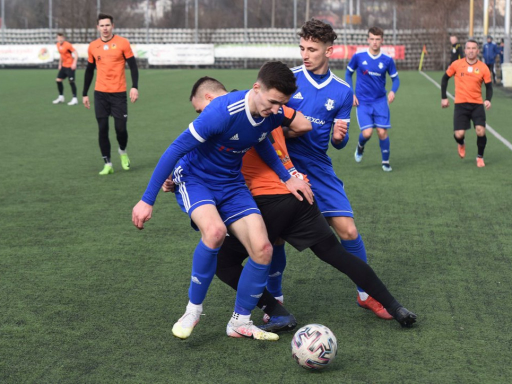 III liga piłkarska. Grupa IV. *KP KSZO 1929 Ostrowiec Świętokrzyski - Sokół Sieniawa 1:0