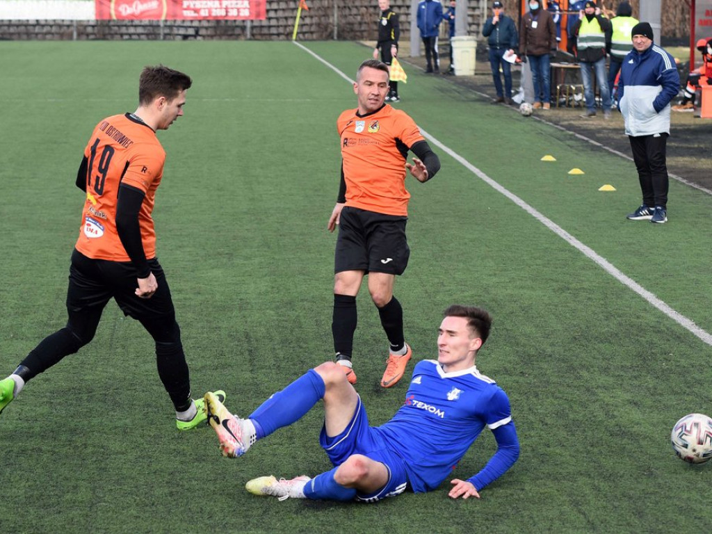 III liga piłkarska. Grupa IV. *KP KSZO 1929 Ostrowiec Świętokrzyski - Sokół Sieniawa 1:0