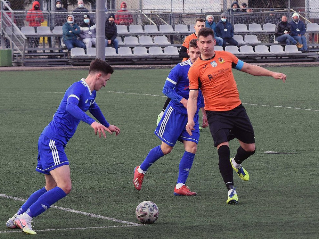 III liga piłkarska. Grupa IV. *KP KSZO 1929 Ostrowiec Świętokrzyski - Sokół Sieniawa 1:0