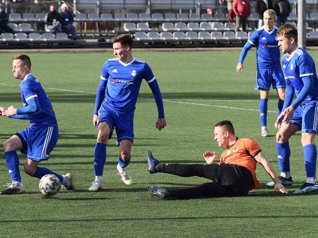 III liga piłkarska. Grupa IV. *KP KSZO 1929 Ostrowiec Świętokrzyski - Sokół Sieniawa 1:0