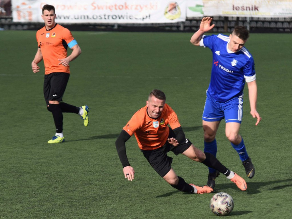 III liga piłkarska. Grupa IV. *KP KSZO 1929 Ostrowiec Świętokrzyski - Sokół Sieniawa 1:0