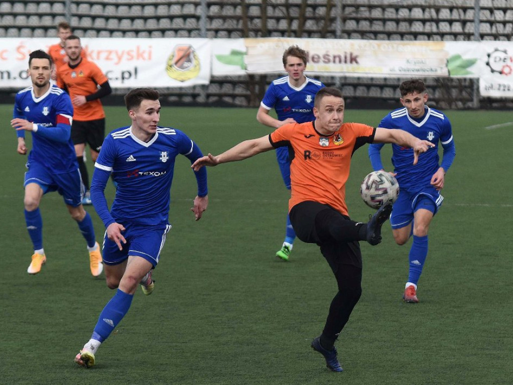 III liga piłkarska. Grupa IV. *KP KSZO 1929 Ostrowiec Świętokrzyski - Sokół Sieniawa 1:0