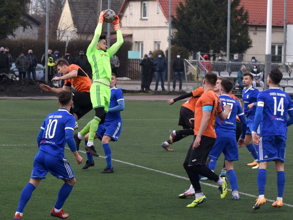 III liga piłkarska. Grupa IV. *KP KSZO 1929 Ostrowiec Świętokrzyski - Sokół Sieniawa 1:0