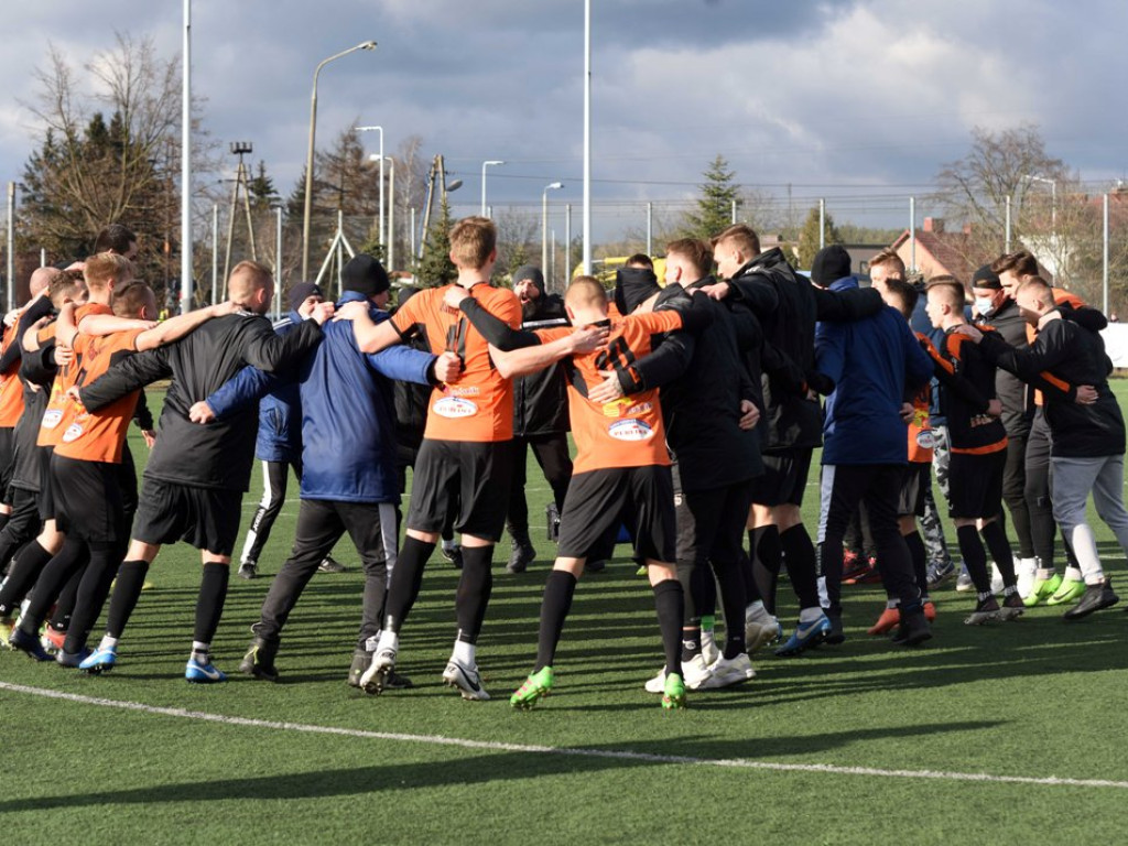 III liga piłkarska. Grupa IV. *KP KSZO 1929 Ostrowiec Świętokrzyski - Sokół Sieniawa 1:0