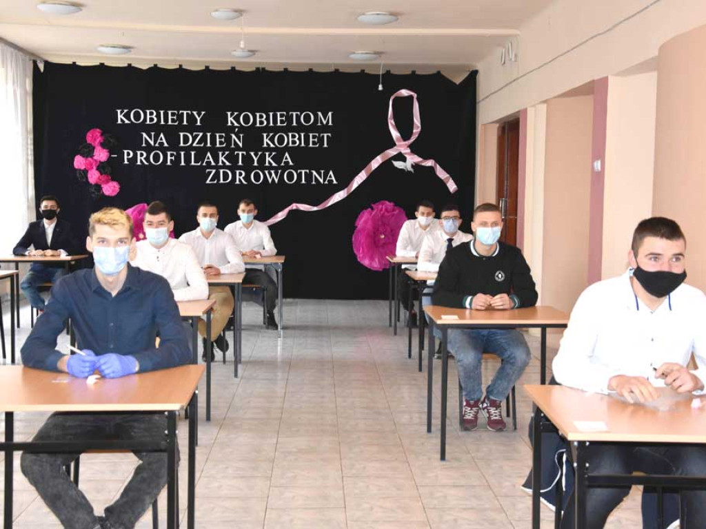 Maturzyści próbują swoich sił