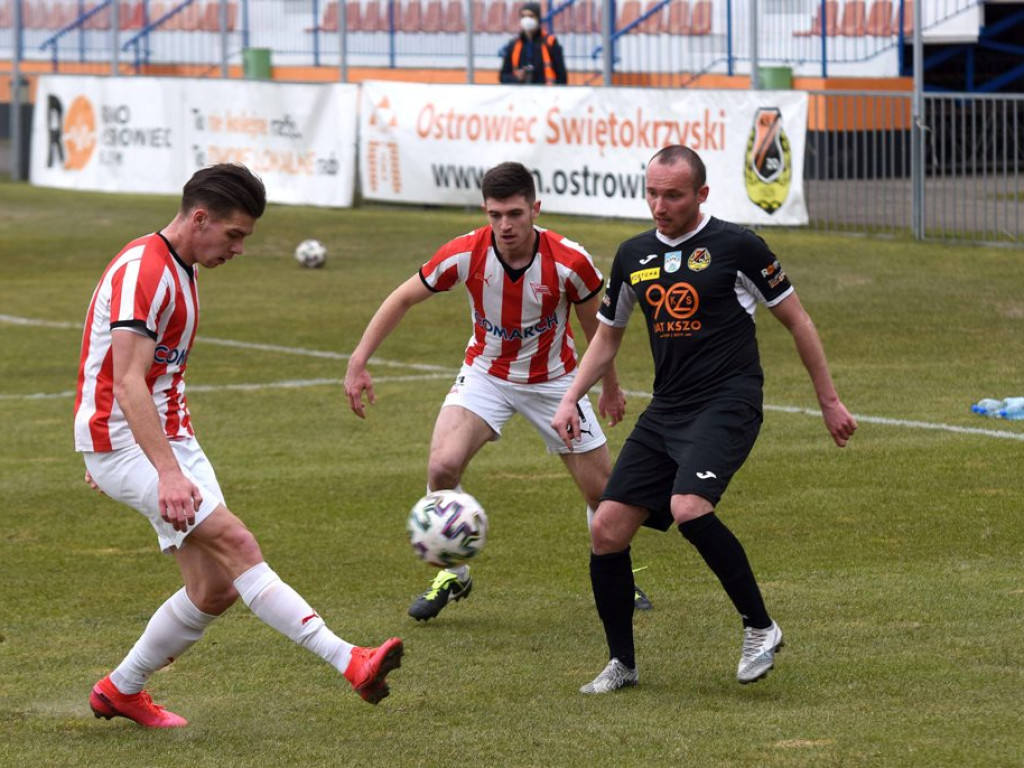 III liga piłkarska. Grupa IV. *KP KSZO 1929 Ostrowiec Świętokrzyski - Cracovia II 1:2