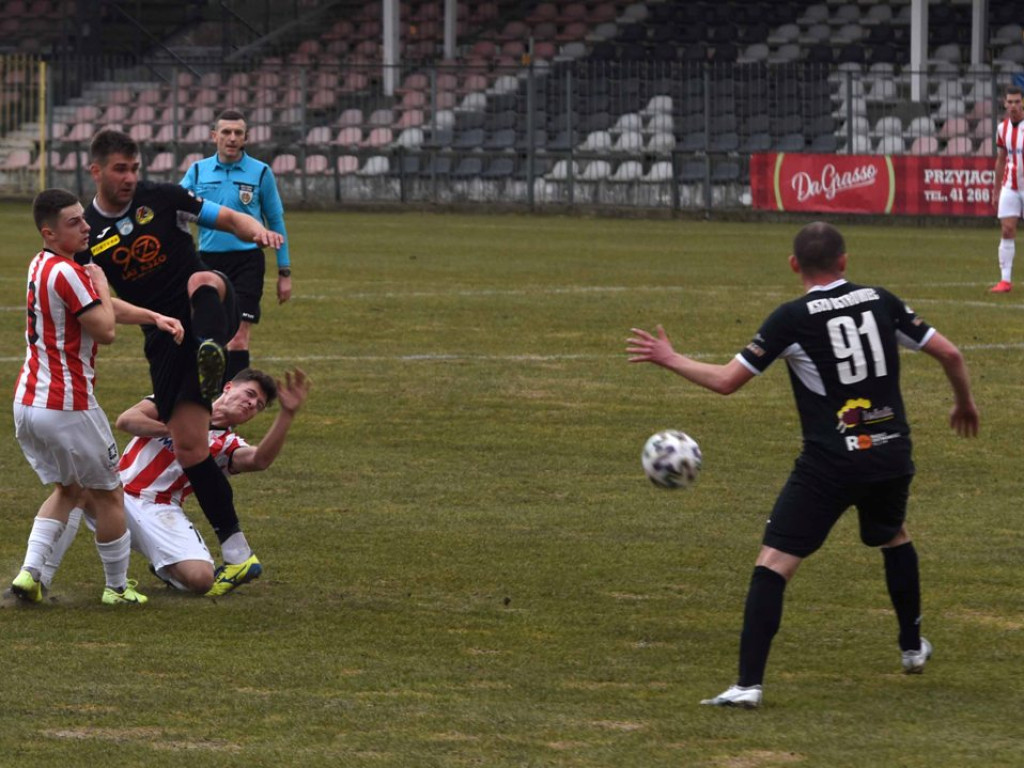 III liga piłkarska. Grupa IV. *KP KSZO 1929 Ostrowiec Świętokrzyski - Cracovia II 1:2