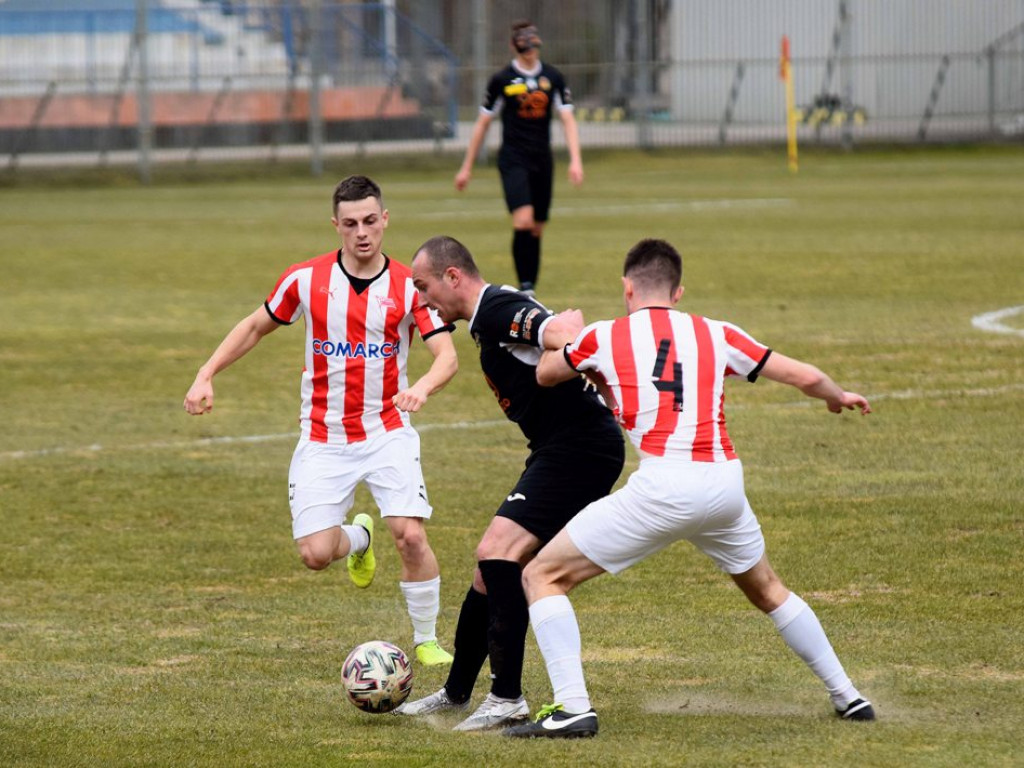 III liga piłkarska. Grupa IV. *KP KSZO 1929 Ostrowiec Świętokrzyski - Cracovia II 1:2