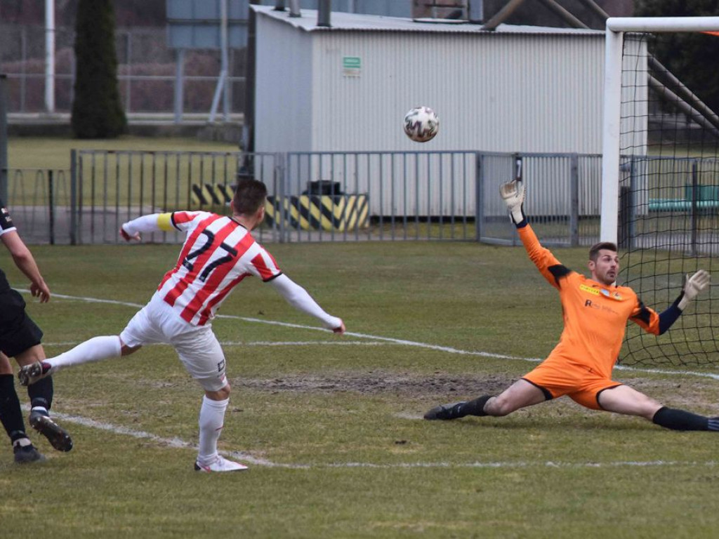 III liga piłkarska. Grupa IV. *KP KSZO 1929 Ostrowiec Świętokrzyski - Cracovia II 1:2