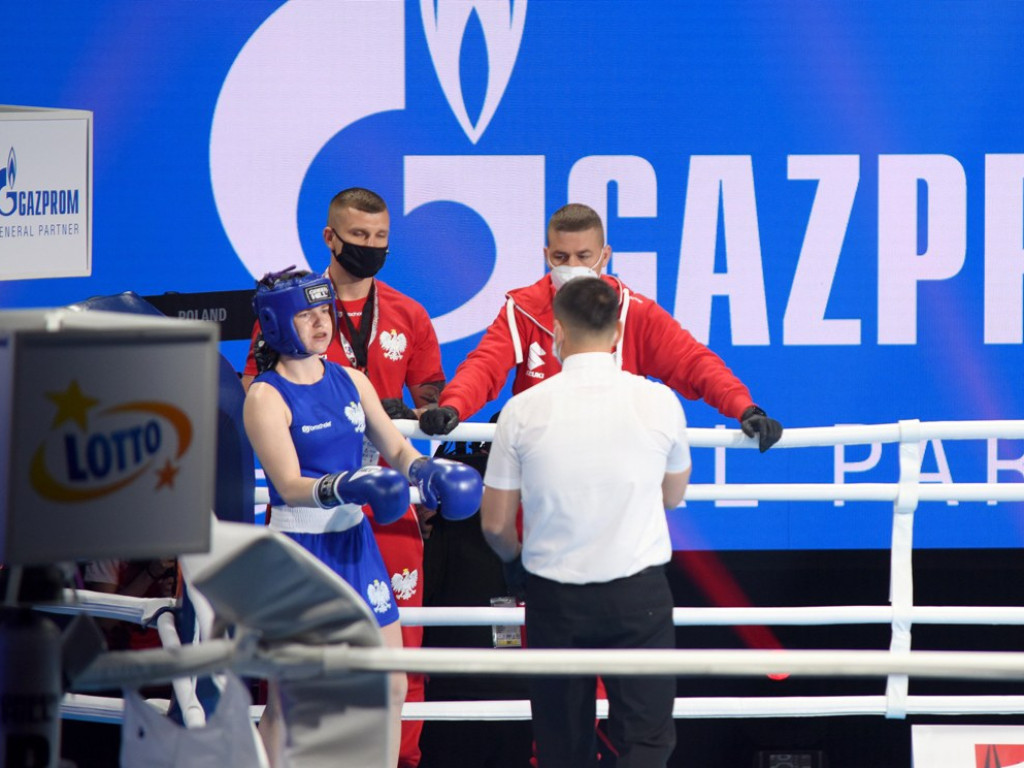 Młodzieżowe Mistrzostwa Świata w Boksie. Hala Legionów w Kielcach. Ceremonia otwarcia i pierwsze walki