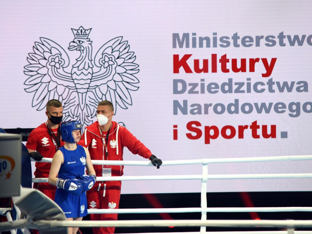 Młodzieżowe Mistrzostwa Świata w Boksie. Hala Legionów w Kielcach. Ceremonia otwarcia i pierwsze walki