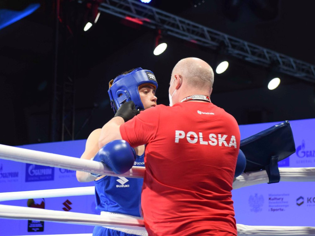 Młodzieżowe Mistrzostwa Świata w Boksie. Hala Legionów w Kielcach. Ceremonia otwarcia i pierwsze walki