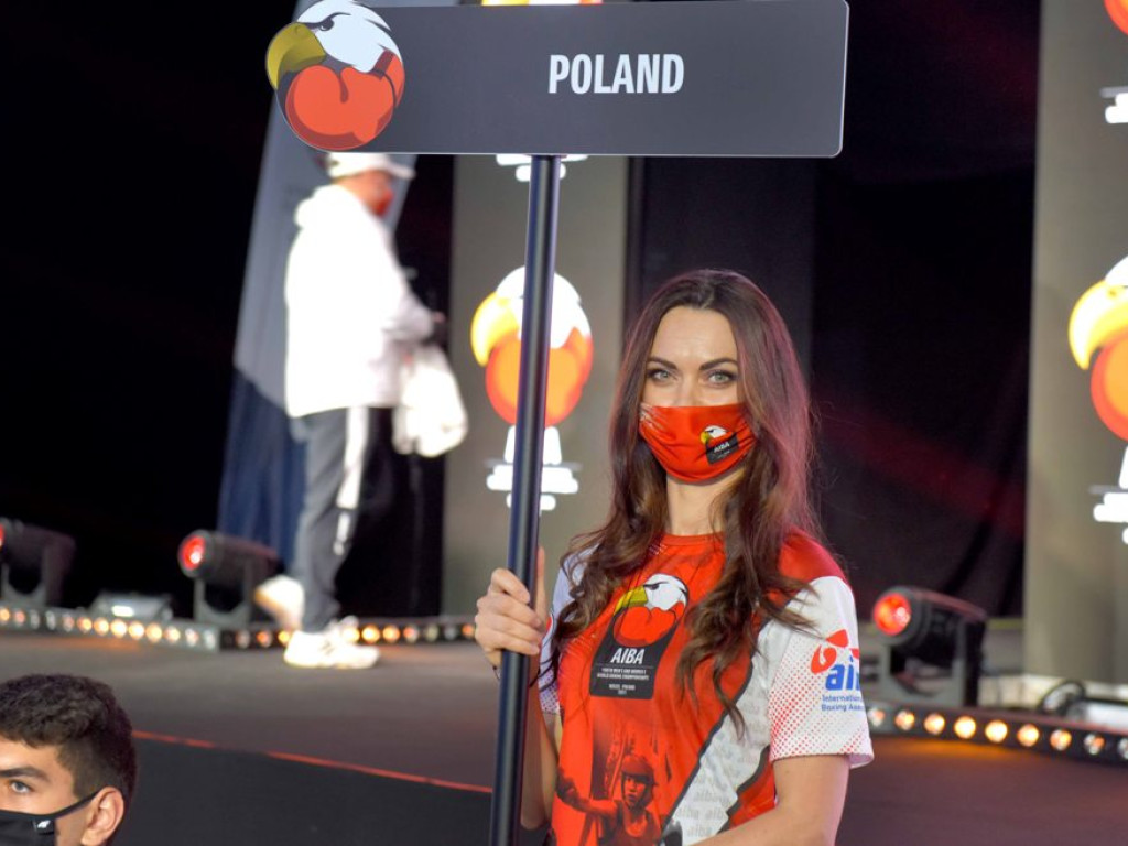Młodzieżowe Mistrzostwa Świata w Boksie. Hala Legionów w Kielcach. Ceremonia otwarcia i pierwsze walki