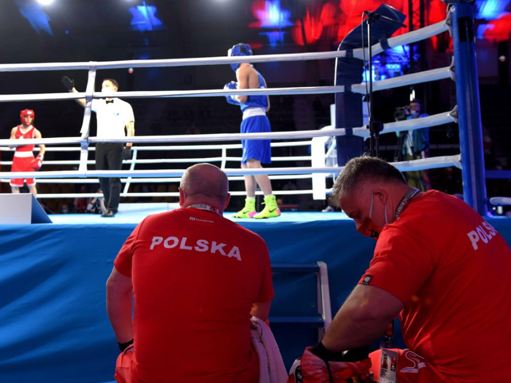Młodzieżowe Mistrzostwa Świata w Boksie. Hala Legionów w Kielcach. Ceremonia otwarcia i pierwsze walki