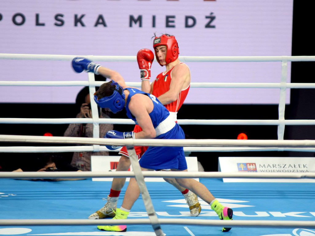 Młodzieżowe Mistrzostwa Świata w Boksie. Hala Legionów w Kielcach. Ceremonia otwarcia i pierwsze walki