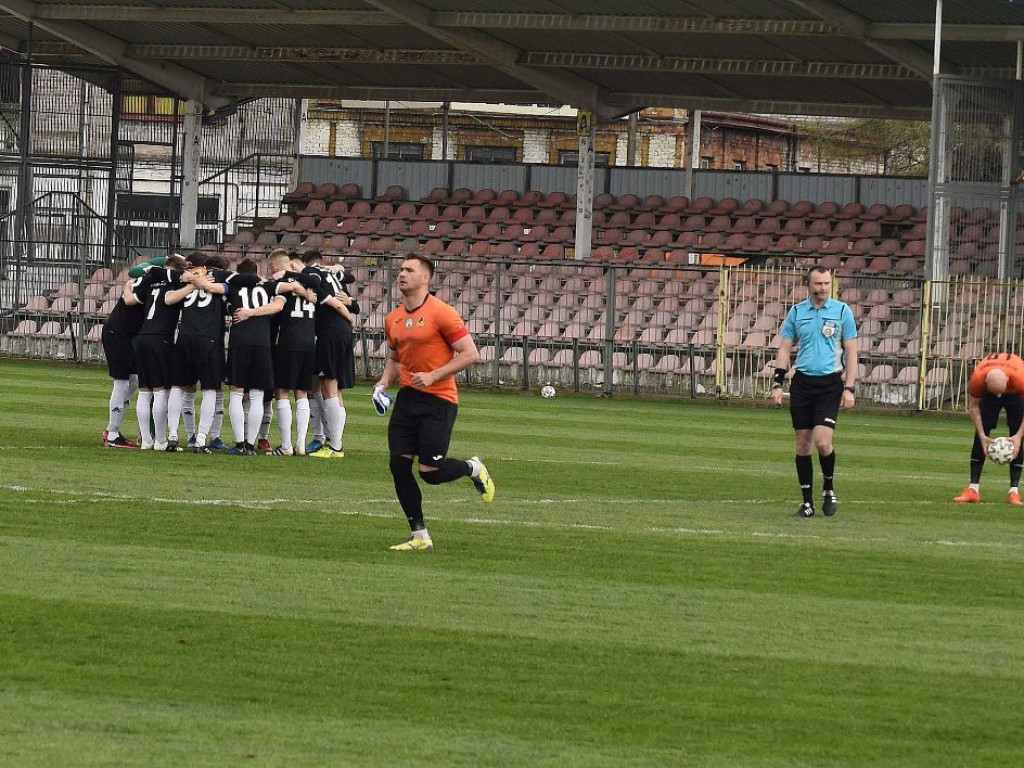 III liga piłkarska. Grupa IV. *KP KSZO 1929 Ostrowiec Świętokrzyski - Jutrzenka Giebułtów 2:3