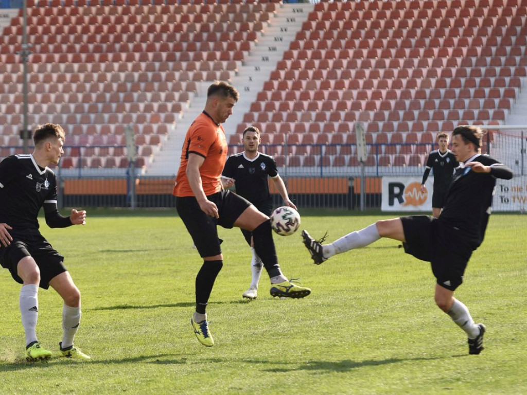III liga piłkarska. Grupa IV. *KP KSZO 1929 Ostrowiec Świętokrzyski - Jutrzenka Giebułtów 2:3