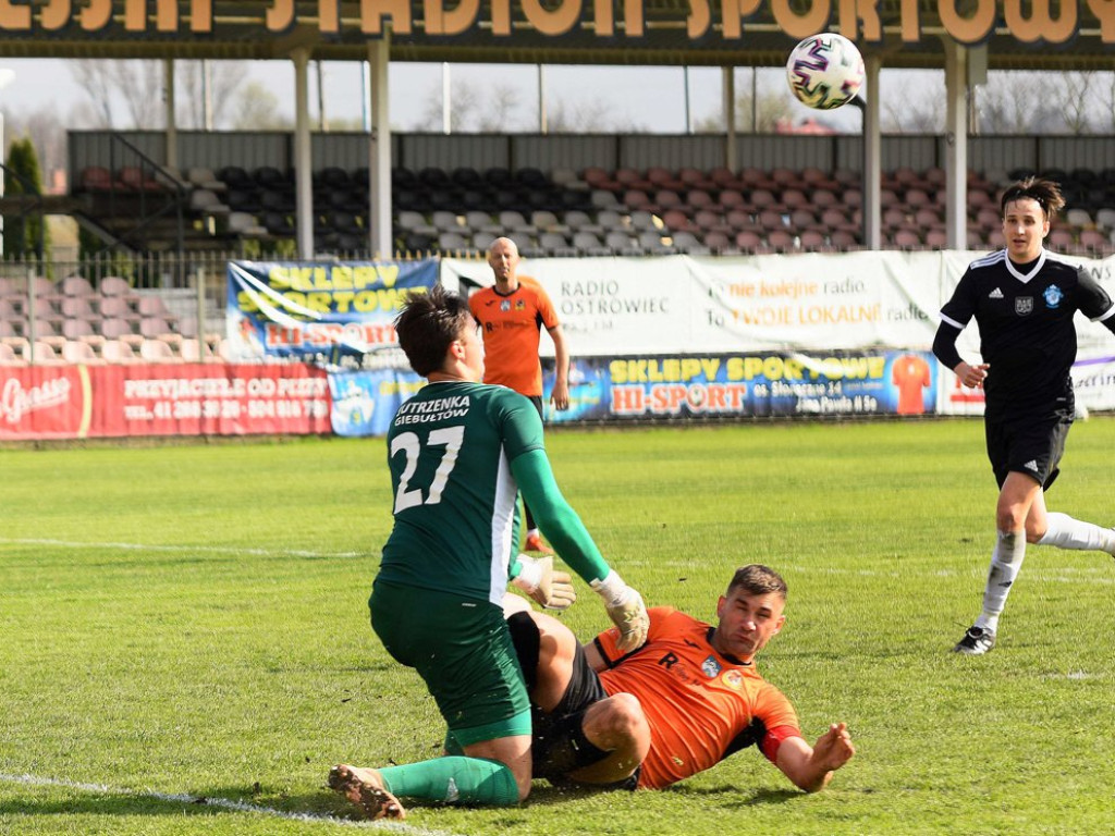 III liga piłkarska. Grupa IV. *KP KSZO 1929 Ostrowiec Świętokrzyski - Jutrzenka Giebułtów 2:3