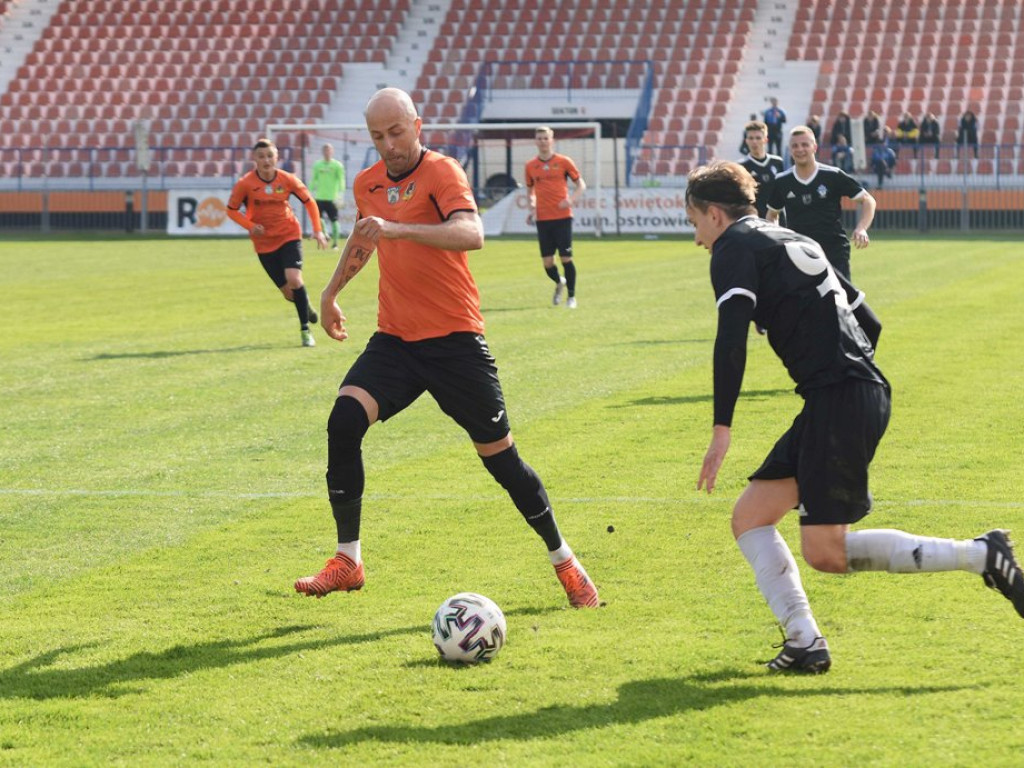 III liga piłkarska. Grupa IV. *KP KSZO 1929 Ostrowiec Świętokrzyski - Jutrzenka Giebułtów 2:3
