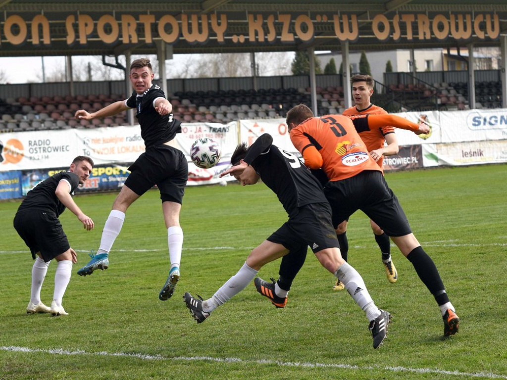 III liga piłkarska. Grupa IV. *KP KSZO 1929 Ostrowiec Świętokrzyski - Jutrzenka Giebułtów 2:3