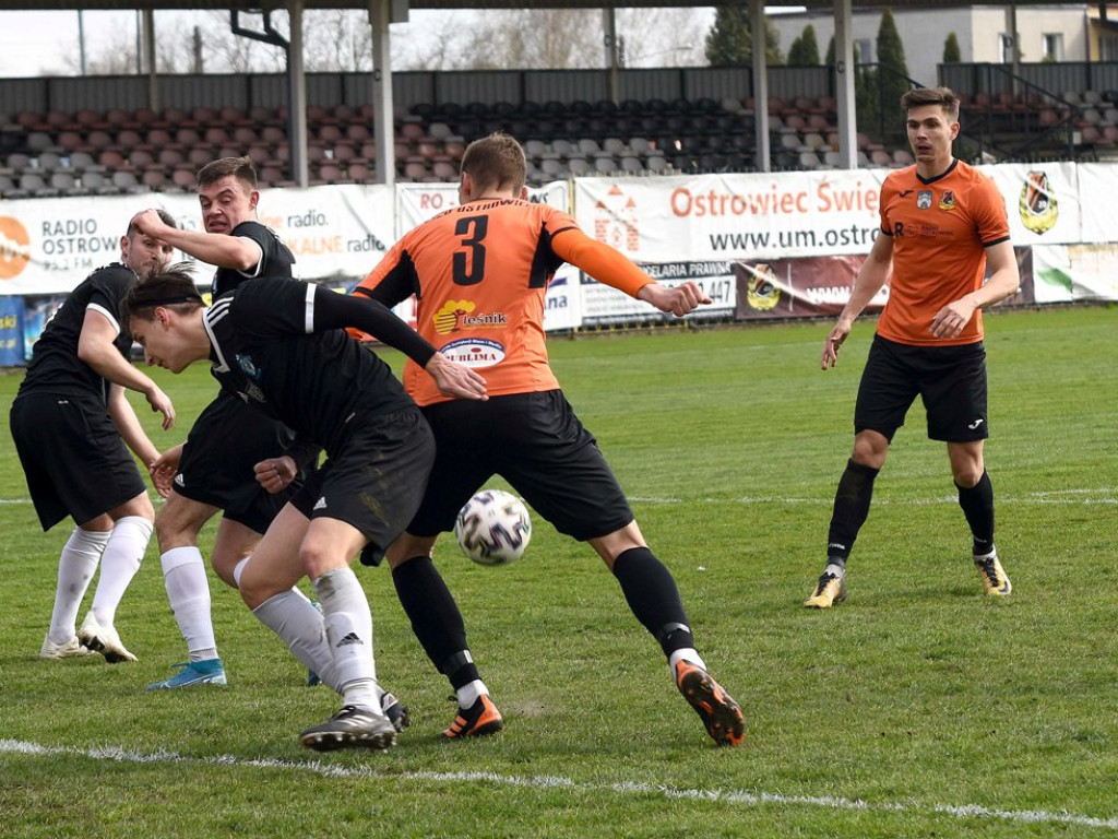 III liga piłkarska. Grupa IV. *KP KSZO 1929 Ostrowiec Świętokrzyski - Jutrzenka Giebułtów 2:3