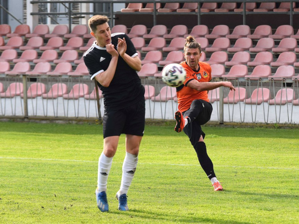 III liga piłkarska. Grupa IV. *KP KSZO 1929 Ostrowiec Świętokrzyski - Jutrzenka Giebułtów 2:3