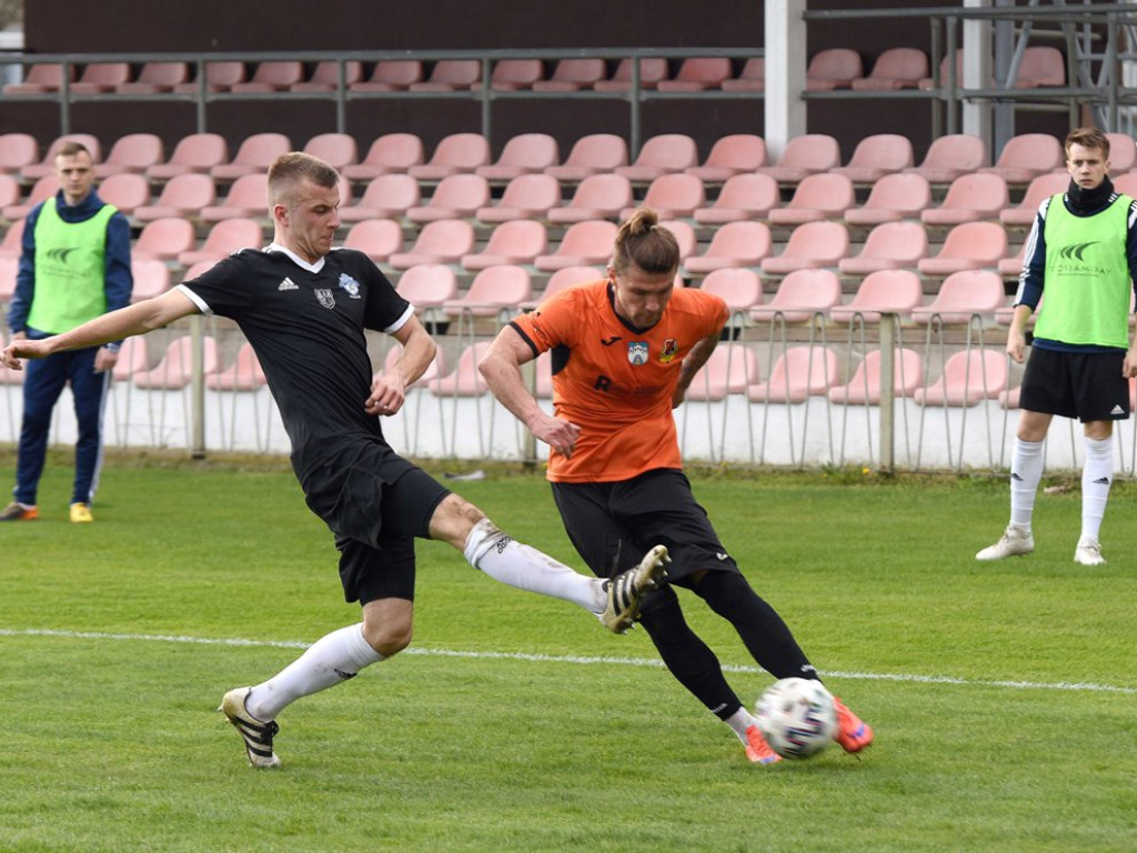 III liga piłkarska. Grupa IV. *KP KSZO 1929 Ostrowiec Świętokrzyski - Jutrzenka Giebułtów 2:3
