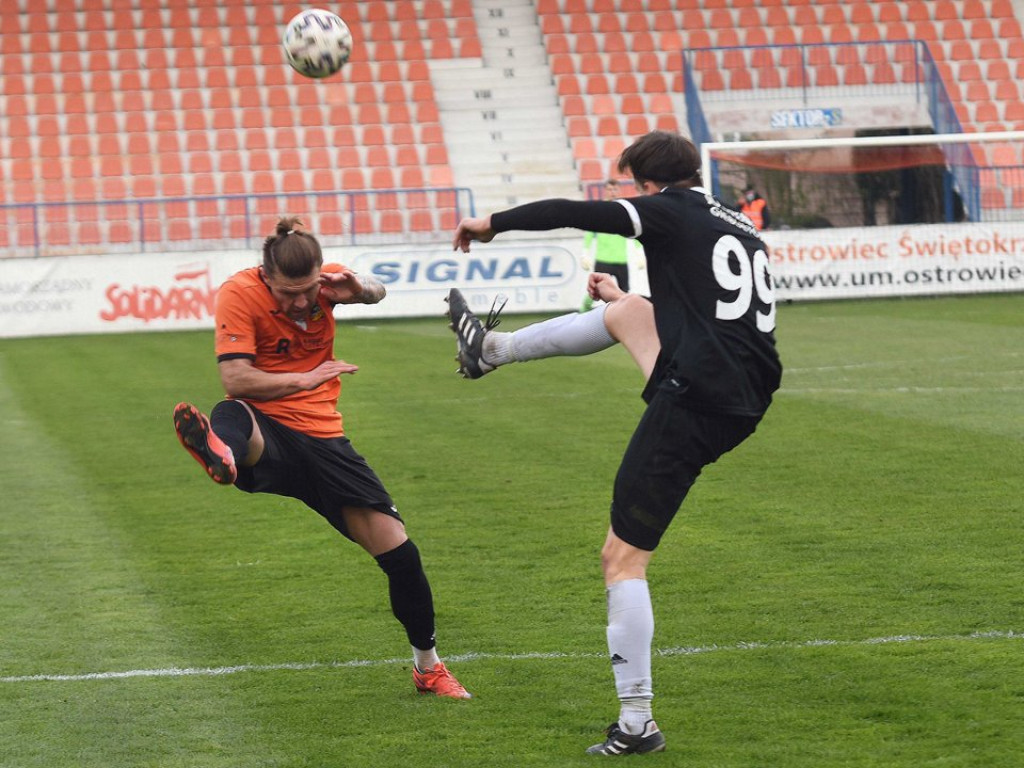 III liga piłkarska. Grupa IV. *KP KSZO 1929 Ostrowiec Świętokrzyski - Jutrzenka Giebułtów 2:3