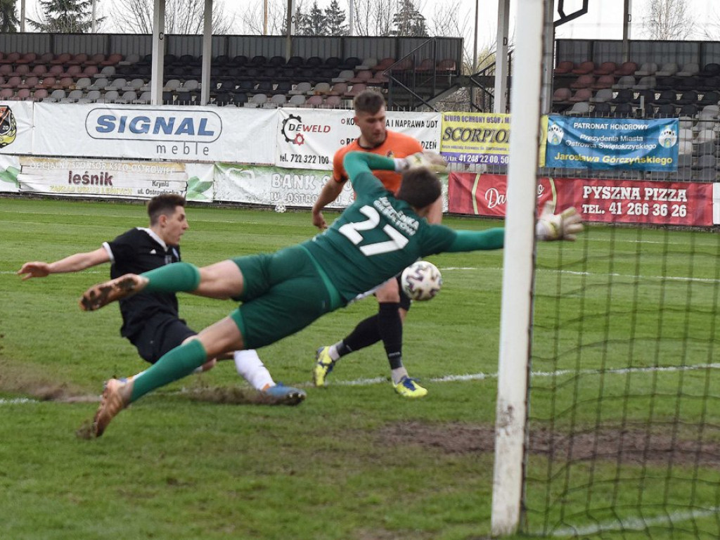 III liga piłkarska. Grupa IV. *KP KSZO 1929 Ostrowiec Świętokrzyski - Jutrzenka Giebułtów 2:3