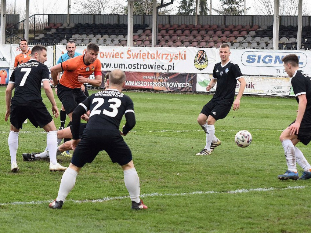III liga piłkarska. Grupa IV. *KP KSZO 1929 Ostrowiec Świętokrzyski - Jutrzenka Giebułtów 2:3