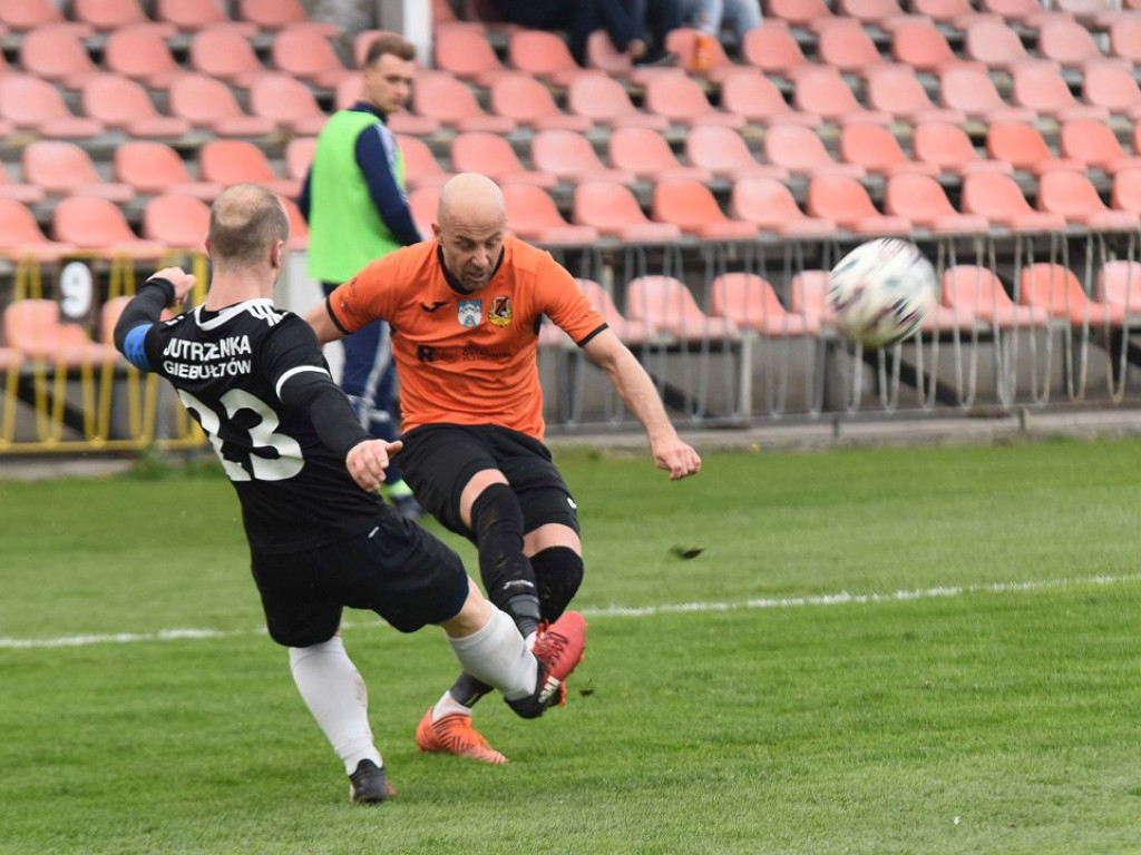 III liga piłkarska. Grupa IV. *KP KSZO 1929 Ostrowiec Świętokrzyski - Jutrzenka Giebułtów 2:3