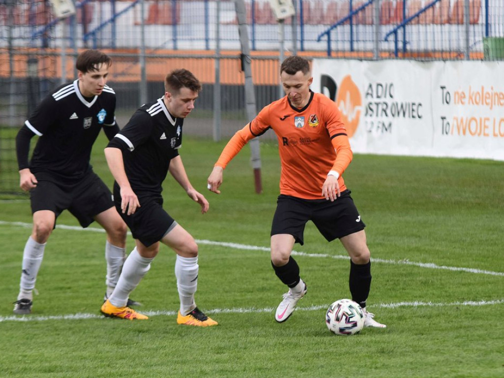 III liga piłkarska. Grupa IV. *KP KSZO 1929 Ostrowiec Świętokrzyski - Jutrzenka Giebułtów 2:3