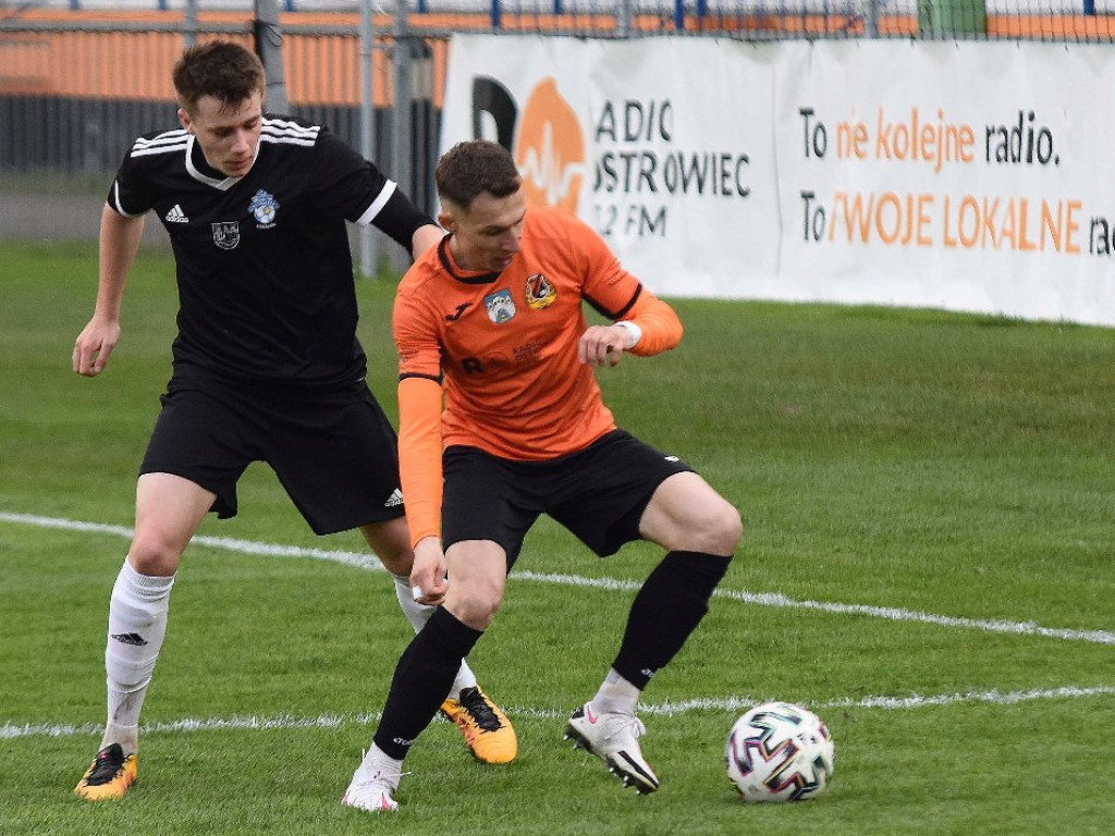 III liga piłkarska. Grupa IV. *KP KSZO 1929 Ostrowiec Świętokrzyski - Jutrzenka Giebułtów 2:3