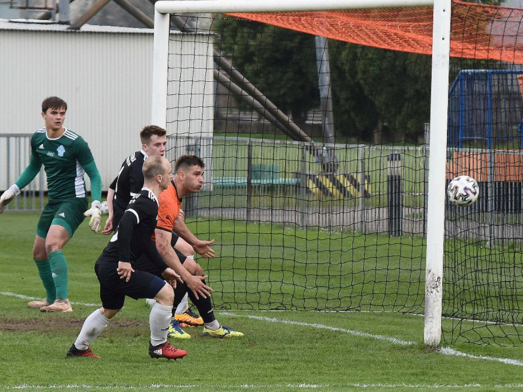 III liga piłkarska. Grupa IV. *KP KSZO 1929 Ostrowiec Świętokrzyski - Jutrzenka Giebułtów 2:3