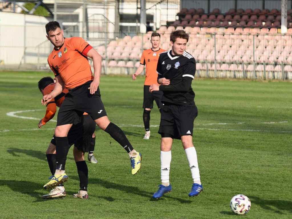 III liga piłkarska. Grupa IV. *KP KSZO 1929 Ostrowiec Świętokrzyski - Jutrzenka Giebułtów 2:3