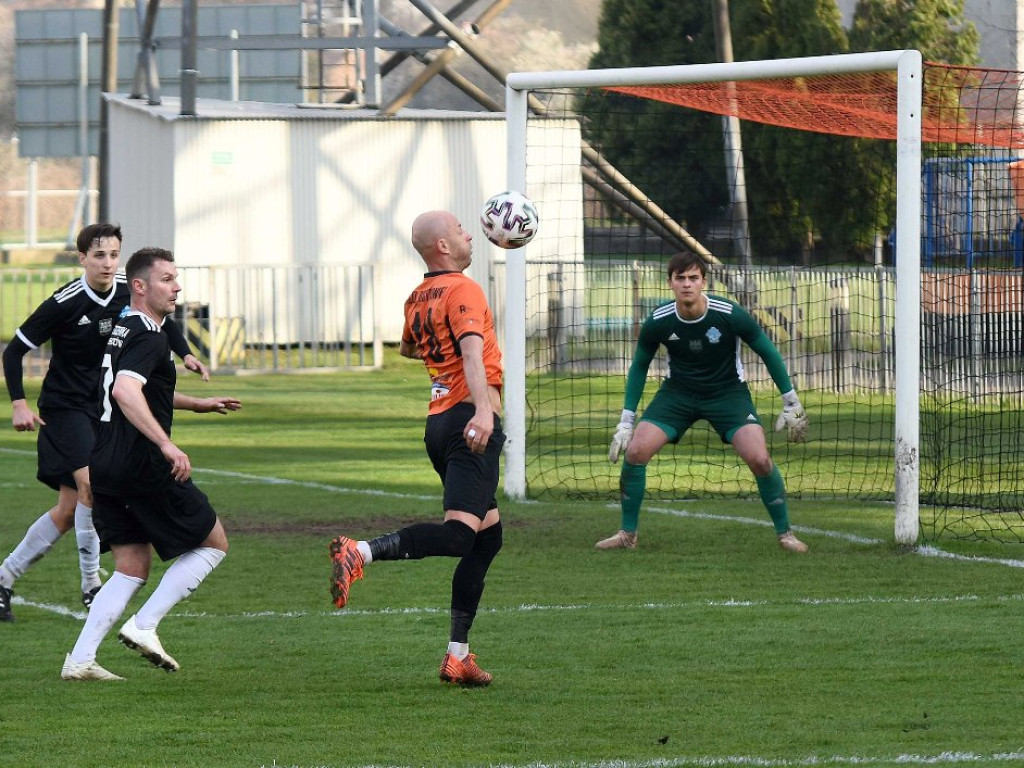 III liga piłkarska. Grupa IV. *KP KSZO 1929 Ostrowiec Świętokrzyski - Jutrzenka Giebułtów 2:3