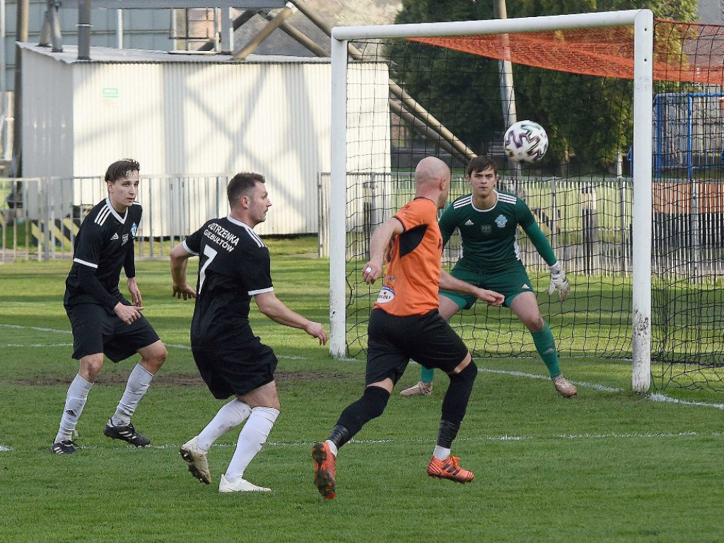 III liga piłkarska. Grupa IV. *KP KSZO 1929 Ostrowiec Świętokrzyski - Jutrzenka Giebułtów 2:3