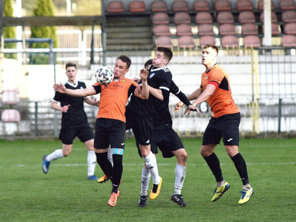 III liga piłkarska. Grupa IV. *KP KSZO 1929 Ostrowiec Świętokrzyski - Jutrzenka Giebułtów 2:3