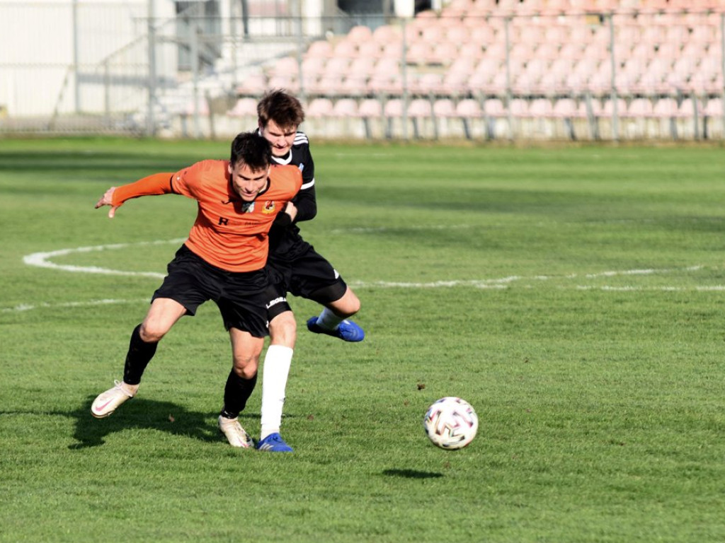 III liga piłkarska. Grupa IV. *KP KSZO 1929 Ostrowiec Świętokrzyski - Jutrzenka Giebułtów 2:3