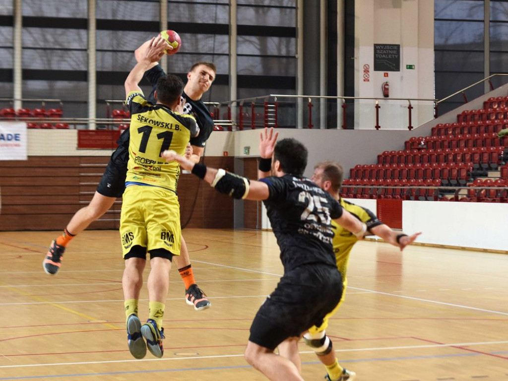 I liga piłki ręcznej. Grupa D. *KSZO Ostrowiec Świętokrzyski - KSSPR Końskie 30:24