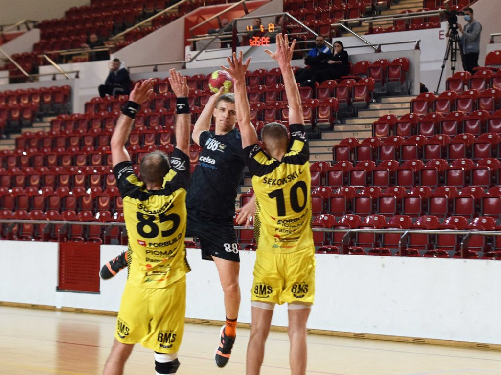 I liga piłki ręcznej. Grupa D. *KSZO Ostrowiec Świętokrzyski - KSSPR Końskie 30:24