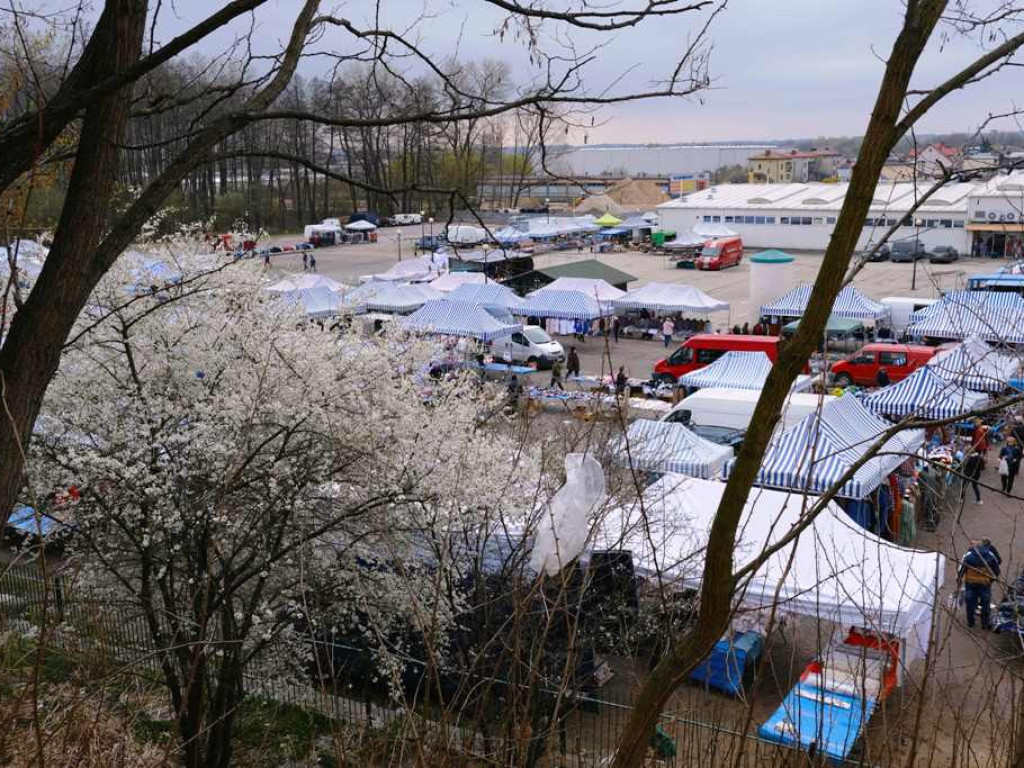 Na Targowisku Miejskim w Ostrowcu Świętokrzyskim