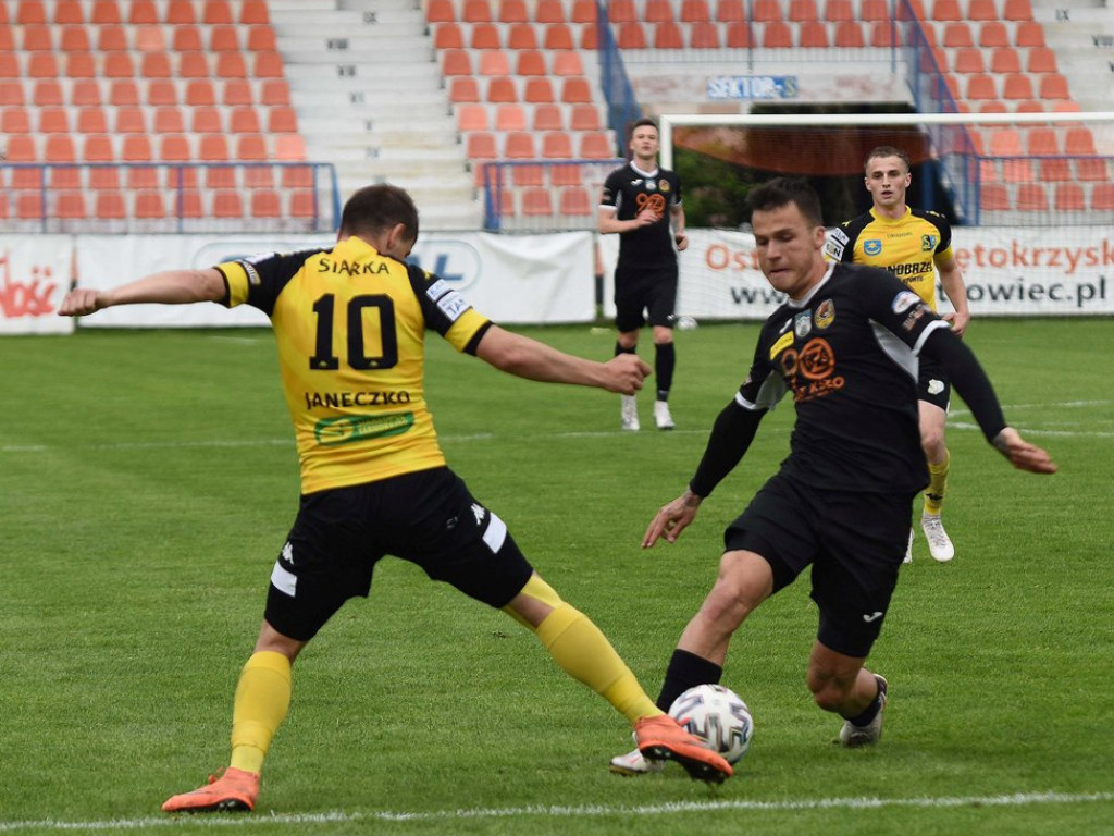 III liga piłkarska. Grupa IV. *KP KSZO 1929 Ostrowiec Świętokrzyski - Siarka Tarnobrzeg 1:0