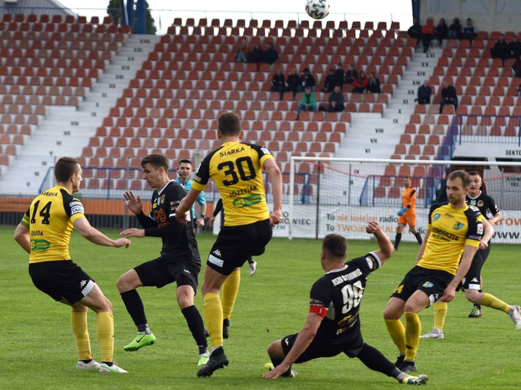 III liga piłkarska. Grupa IV. *KP KSZO 1929 Ostrowiec Świętokrzyski - Siarka Tarnobrzeg 1:0